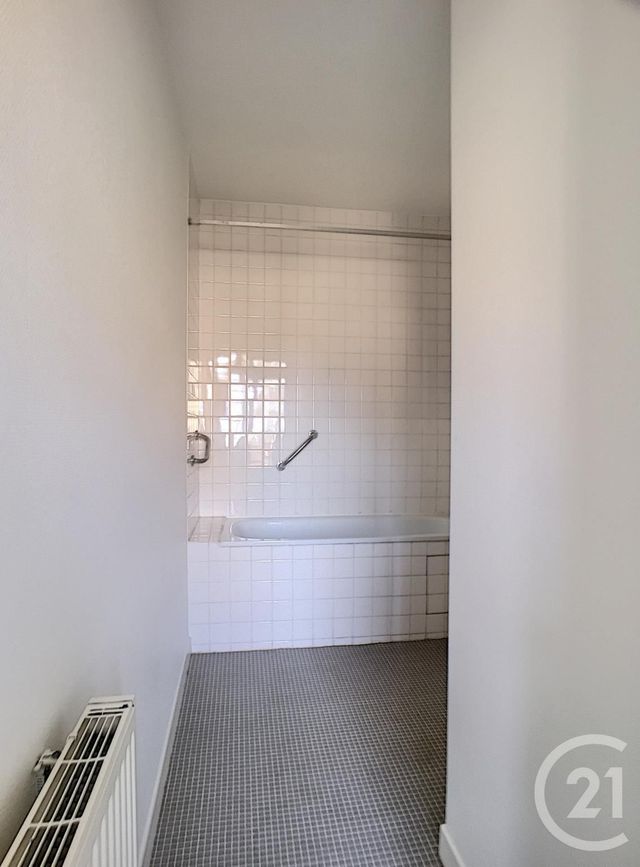Afficher la photo en grand Appartement T2 à louer - 2 pièces - 54.0 m2 - BAR SUR AUBE - 10 - CHAMPAGNE-ARDENNE - Century 21 Legout Immobilier