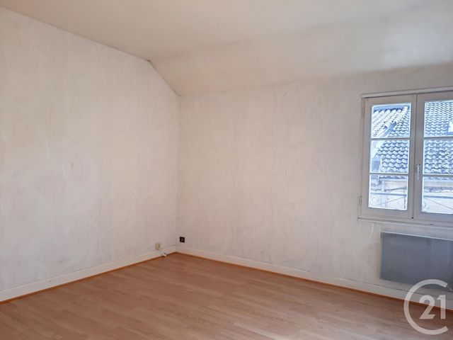 Appartement T4 à louer - 4 pièces - 62.7 m2 - BAR SUR AUBE - 10 - CHAMPAGNE-ARDENNE - Century 21 Legout Immobilier