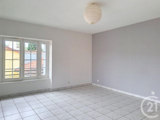 Appartement T3 à louer - 4 pièces - 65.0 m2 - LONGCHAMP SUR AUJON - 10 - CHAMPAGNE-ARDENNE - Century 21 Legout Immobilier